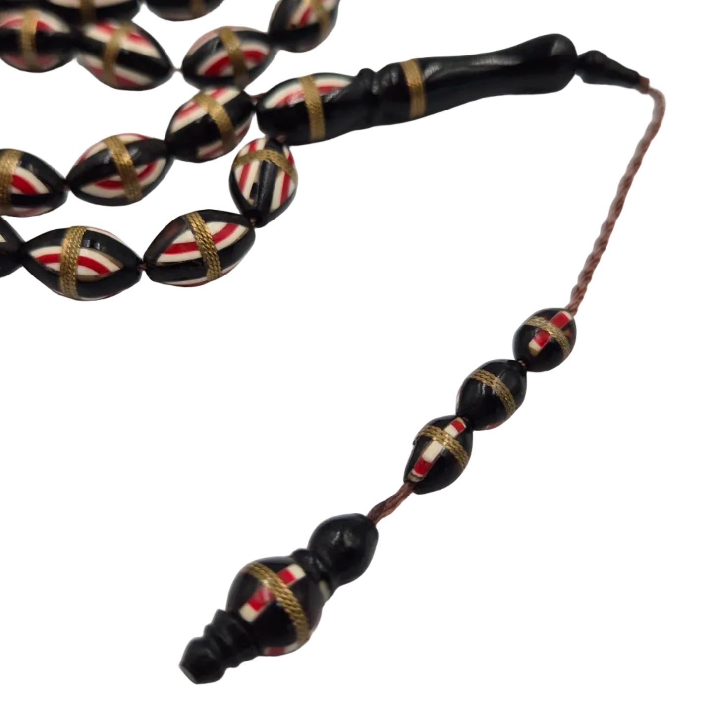Black beaded bead me with patterned chain on a light gray background
مسبحة كووك