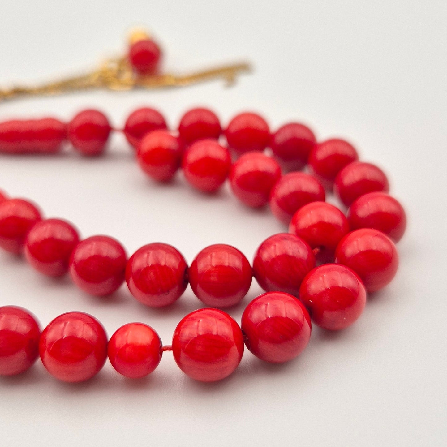 Crimson Lab Coral - 33 Beads Mesbah